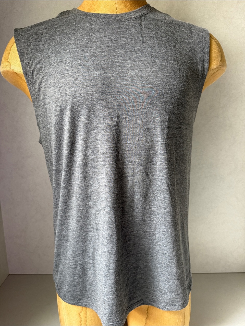 lululemon athletica Men's Gray Sleeveless Tank Top sz M label removed